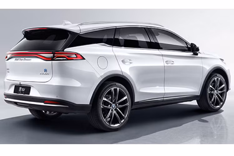 Tại Trung Quốc, giá xe BYD Tang EV600 bán ra khoảng 260.000-360.000 nhân dân tệ (khoảng 872 triệu đồng - 1,2 tỷ đồng), đắt hơn gần gấp đôi so với phiên bản động cơ đốt trong, và đắt hơn một chút đối với bản plug-in hybrid - phiên bản đang tiêu thụ hơn 6.000 xe/tháng.