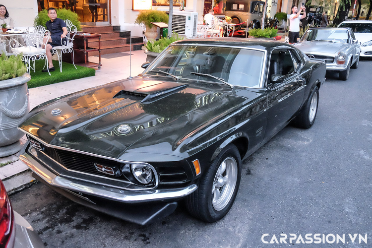 Sau khi được chủ sở hữu phục chế, làm mới các chi tiết, chiếc Ford Mustang Mach 1 Cobra Jet 428 này lại trở lại với những con phố, đồng thời ghi tên vào “bộ sưu tập” những chiếc Ford Mustang cổ đầy ấn tượng có mặt tại Việt Nam.