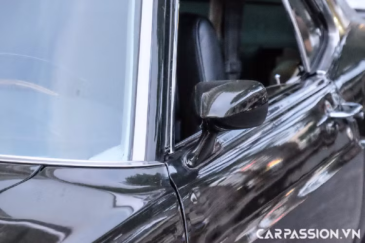 Chiếc xe còn được trang bị hệ thống xả đến từ thương hiệu Flowmaster. Đây là một thương hiệu cung cấp những phụ tùng như hệ thống xả mới, lọc gió, cần số,…giúp đem lại trải nghiệm lái tốt hơn cũng như cải thiện về mặt động cơ hay các tính năng vận hành của xe.