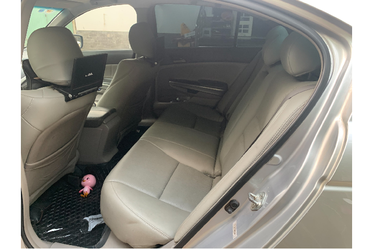 Ngoài ra, chơi xe phổ thông như Camry, Accord đã qua sử dụng cũng có chi phí nuôi ít hơn so với lựa chọn xe sang của Đức đã qua sử dụng được rao bán lại trong tầm giá. Dẫu vậy, lựa chọn mua xe cũ luôn là một quyết định đáng cân nhắc, nhất là những người mua chưa có kinh nghiệm.