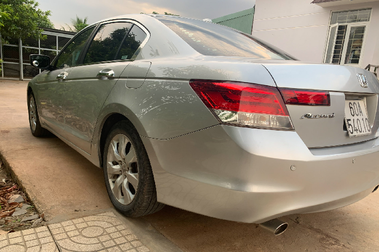 Tương tự như Toyota Camry thế hệ XV40 (đời 2007 – 2011) nhập Mỹ một thời “làm mưa làm gió” tại Việt Nam, Honda Accord thế này cũng được nhiều người dùng biết đến là dòng xe sedan dạng D “lành” tính, đáng tin cậy và bền dáng qua thời gian. Đến nay, thế hệ Accord này vẫn được nhiều người yêu thích.