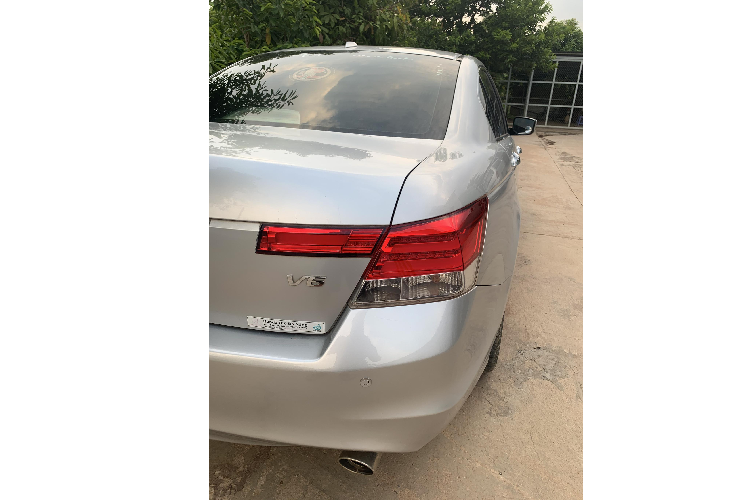 Tại thời điểm ra mắt năm 2007, Honda Accord đời 2008 phiên bản EX-L có giá bán khởi điểm hơn 30.000 USD tại thị trường Mỹ, giá bán Accord cao hơn so với Camry. Tại Việt Nam, so với đối thủ Toyota Camry cùng đời được nhập Mỹ, số lượng Honda Accord được đưa về nước ít hơn.