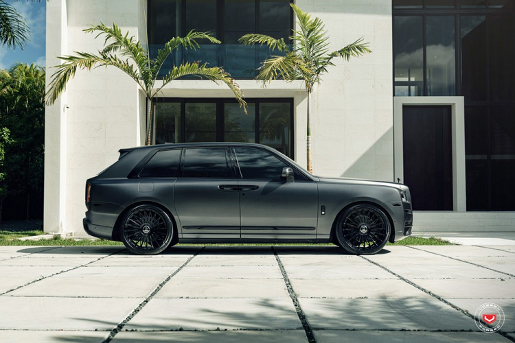 Nhìn chung, chiếc Rolls-Royce Cullinan này đúng là đủ để tạo nên "một tuyên bố" mỗi khi xuất hiện trên đường phố hay những tấm ảnh chia sẻ mạng xã hội.