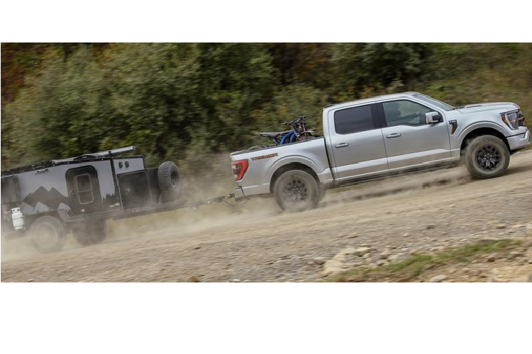 Bên cạnh đó, xe cũng có bộ vi sai cầu sau theo tiêu chuẩn và vi sai cầu trước có thể nâng cấp thành bộ vi sai chống trượt Torsen ở mọi biến thể. Đặc biệt, F-150 Tremor còn có hộp số phụ tương tự như trên F-150 Raptor. Sức kéo và trọng tải tối đa của F-150 Tremor 2021 là 4.944 kg và 855 kg.