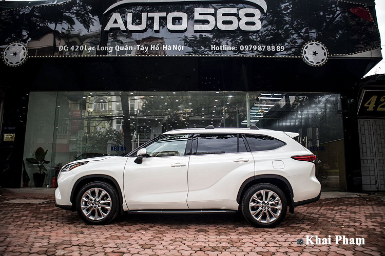 Bên cạnh những trang bị an toàn tiêu chuẩn, Toyota Highlander còn sở hữu gói an toàn Toyota Safety Sense thế hệ thứ 2 gồm: Hệ thống cảnh báo tiền va chạm, Tính năng kiểm soát hành trình thông minh bằng Radar, Hệ thống phát hiện người đi bộ, Tính năng cảnh báo điểm mù, Hệ thống cảnh báo lệch làn đường và duy trì làn đường, Đèn pha tự động, nhận diện đèn tín hiệu giao thông, Hệ thống cảnh báo phương tiện cắt ngang phía sau, Camera 360.