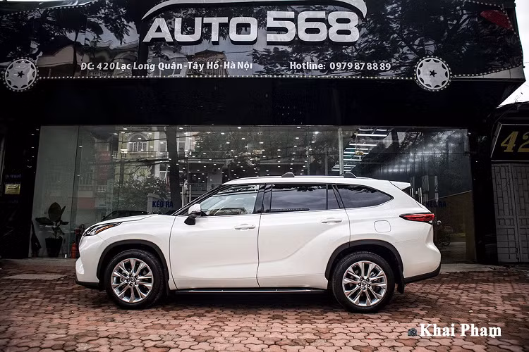 Bên cạnh những trang bị an toàn tiêu chuẩn, Toyota Highlander còn sở hữu gói an toàn Toyota Safety Sense thế hệ thứ 2 gồm: Hệ thống cảnh báo tiền va chạm, Tính năng kiểm soát hành trình thông minh bằng Radar, Hệ thống phát hiện người đi bộ, Tính năng cảnh báo điểm mù, Hệ thống cảnh báo lệch làn đường và duy trì làn đường, Đèn pha tự động, nhận diện đèn tín hiệu giao thông, Hệ thống cảnh báo phương tiện cắt ngang phía sau, Camera 360.