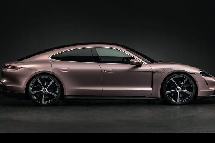 Tính năng Launch Control rất quan trọng đối với Porsche Taycan, nó giúp Taycan RWD có thể chạy nước rút từ 0 - 100 km/h chỉ trong 5,4 giây trước khi cán tốc độ tối đa 230 km/h.