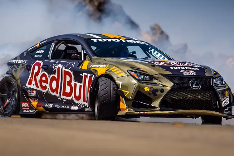 Lexus RC F Carbon Kelvar mới được phát triển dựa trên thế hệ tiền nhiệm mà tay đua Jordan sử dụng. Lexus tạo ra RC F Carbon Kelvar với 2 tiêu chí chính là mạnh hơn và nhẹ hơn, chiếc xe này mạnh 1.200 mã lực nhưng chỉ nặng 1.250 kg.