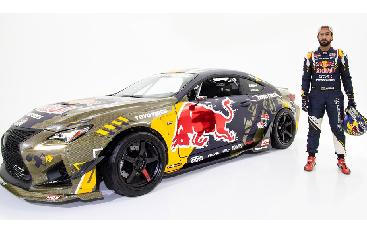 Nội thất bên trong siêu xe Lexus RC F Carbon Kelvar sở hữu ghế ngồi Sparco với dây an toàn 6 điểm Schroth, vô lăng Sparco, bàn đạp phanh/ga có khả năng điều chỉnh của Tilton...