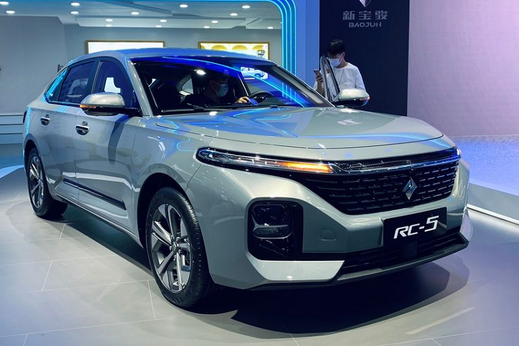 Cụ thể, chiếc wagon đẹp nhất Trung Quốc sẽ có hai tùy chọn: bản cơ sở xăng 1.5L hút khí tự nhiên sản sinh 98 mã lực và một máy xăng tăng áp 1.5L cho 145 mã lực cho bản cao cấp. Cả hai đều đi kèm với hộp số sàn hoặc số động 6 cấp.