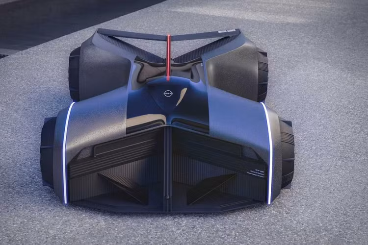 Được gọi là Nissan GT-R (X) 2050 mới, JB Choi đã vẽ ra các bản phác thảo và hình ảnh render ban đầu của mẫu concept này khi vẫn còn là sinh viên tại ArtCenter College of Design. Điều đó dẫn anh ấy đến công việc thực tập tại Nissan Design America, và cuối cùng, công ty quyết định sẽ phát triển mô hình cỡ lớn như chúng ta thấy ở đây.