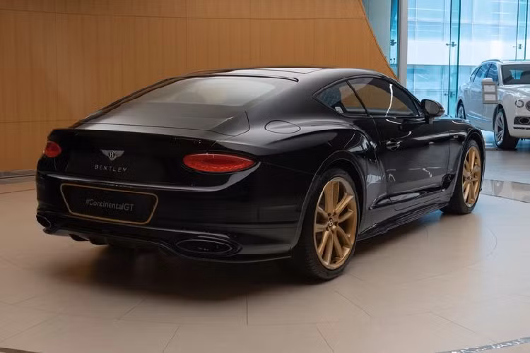 Khoang nội thất xa xỉ của Bentley Continental GT Aurum Edition