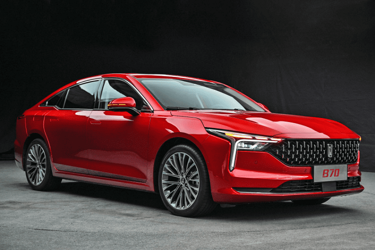 Được phát triển dựa trên cơ sở gầm bệ FAW Modular Architecture (FMA), mẫu xe sedan Bestune B70 sở hữu ngôn ngữ thiết kế "những đường cong gợi cảm với triết lý sáng và tối".