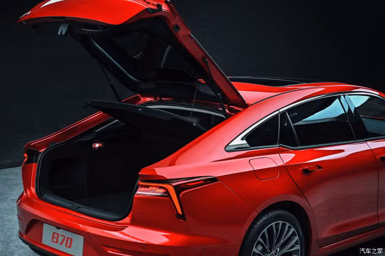 Dự kiến, giá xe Bestune B70 sẽ chính thức được công bố và bày bán tại thị trường Trung Quốc vào quý IV năm nay. Đây sẽ là mẫu xe đầu bảng n hưng sở hữu mức giá phải chăng của thương hiệu Bestune tại thị trường tỷ dân này.