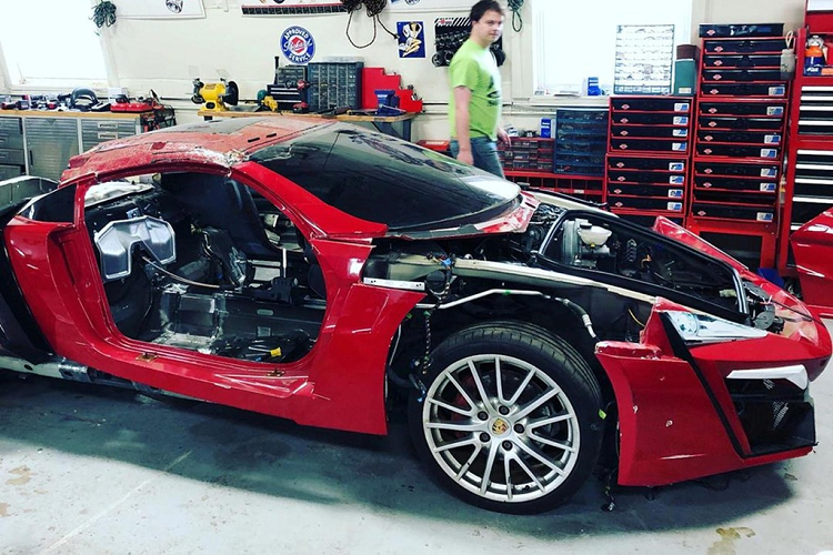 Thậm chí hãng W Motors đã công nhận bản độ Lykan Hypersport từ Porsche Boxster của Genius Garage. Hãng xe Trung Đông đã liên hệ với xưởng độ và cho biết họ rất vui khi được giúp đỡ cho dự án này, sẵn sàng giải đáp bất kỳ câu hỏi nào về thông số kỹ thuật hoặc quá trình xây dựng.