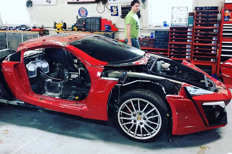 Thậm chí hãng W Motors đã công nhận bản độ Lykan Hypersport từ Porsche Boxster của Genius Garage. Hãng xe Trung Đông đã liên hệ với xưởng độ và cho biết họ rất vui khi được giúp đỡ cho dự án này, sẵn sàng giải đáp bất kỳ câu hỏi nào về thông số kỹ thuật hoặc quá trình xây dựng.