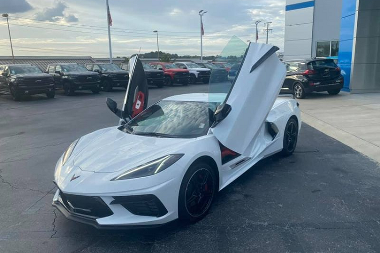 Đơn vị này đã từng trang bị cửa cắt kéo cho các loại ô tô khác nhau, như Corvette C7, Ford Mustang, Chevrolet Camaros, Lexus LC500 và thậm chí cả Kia Stinger.