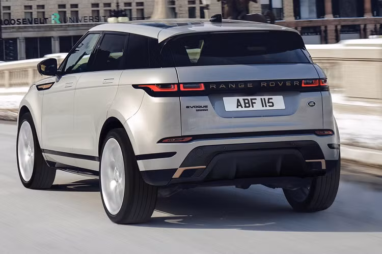 Ngoài 2 model mới sử dụng động cơ diesel hybrid hạng nhẹ, Range Rover còn phân phối các mẫu nâng cấp của Evoque như P200, P250, và P300. 