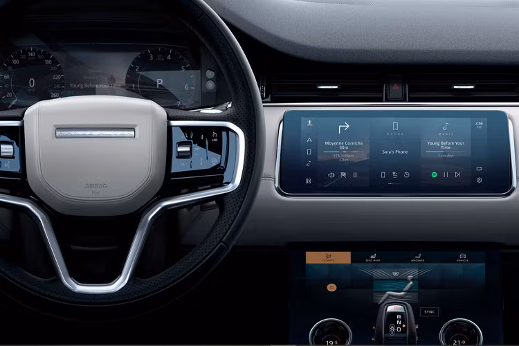 Các nâng cấp khác liên quan tới tính năng trợ lái nâng cao của Range Rover Evoque, gồm theo dõi va chạm phía sau bằng radar, camera toàn cảnh 3D có thể hoạt động ở tốc độ tới 30,5 km/h.