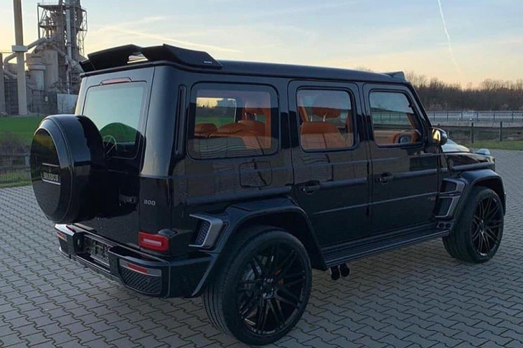 Nếu chiếc Brabus 800 Widestar này về Việt Nam, đây sẽ là chiếc Brabus 800 Widestar thứ 3 có mặt tại dải đất hình chữ S. Chiếc đầu tiên cũng mang màu đen nhưng là màu nhám, chiếc Brabus 800 Widestar thứ 2 hiện mang màu xanh dương đang thuộc sở hữu của doanh nhân Hải Phòng.