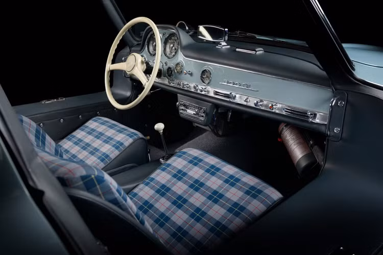 Theo thông tin từ Thornley Kelham, chủ sở hữu đã bỏ ra hàng trăm nghìn Đô cho việc mua các phụ tùng thay thế cũng như sửa chữa, điều chỉnh các chi tiết, hạng mục. Từ đó mà chiếc xe đã được “hồi sinh” một cách ngoạn mục với ngoại hình cũng như tình trạng như vừa được xuất xưởng.