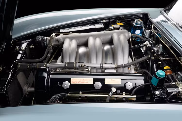 Simon Thornley cho biết: “Chúng tôi đã dành hàng trăm giờ để tìm hiểu chính xác các chi tiết của chiếc xe này trong khi đảm bảo việc phục chế chiếc xe này tuân theo cùng tiêu chuẩn mà mọi chiếc xe chúng tôi đang làm: Những chiếc xe được chúng tôi phục chế phải trông đẹp, lái tốt và có độ bền cao và lâu dài”. Ngoài ra, ông cho biết thêm:“Chiếc xe này đã được sử dụng hơn 60 năm nay và chúng tôi rất vui khi được kéo dài tuổi thọ của huyền thoại này thêm nhiều năm nữa để mang lại niềm vui cho chủ nhân của chiếc 300SL này”.