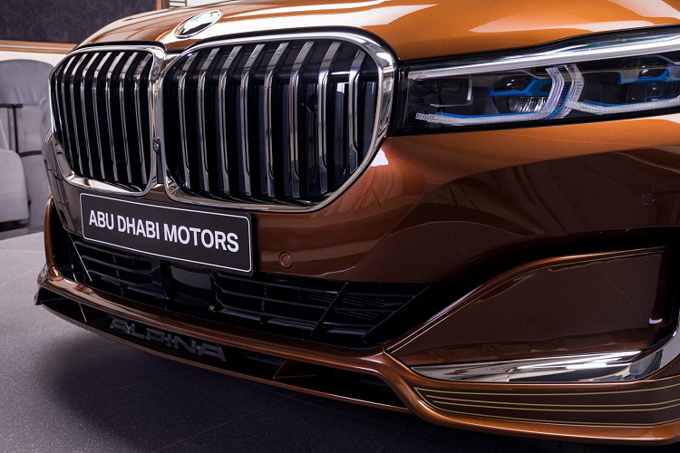 Giá xe BMW 7-Series đặc biệt này không được tiết lộ. Tuy nhiên, dựa trên mẫu xe đang mở bán tại Mỹ, Alpina B7 xDrive 2021 sẽ có giá từ $143, 200 (tương đương 3 tỷ 341 triệu).