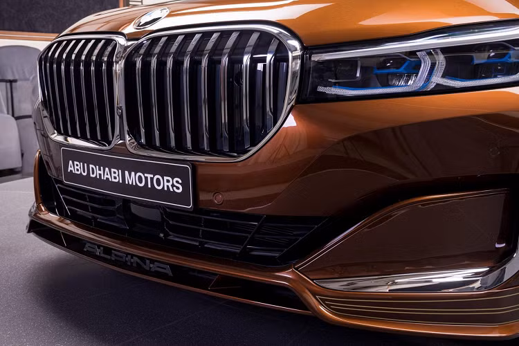 Giá xe BMW 7-Series đặc biệt này không được tiết lộ. Tuy nhiên, dựa trên mẫu xe đang mở bán tại Mỹ, Alpina B7 xDrive 2021 sẽ có giá từ $143, 200 (tương đương 3 tỷ 341 triệu).