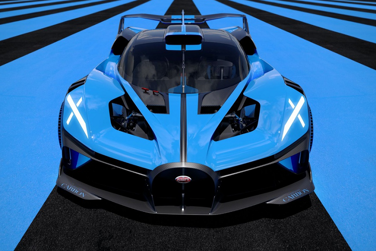 Kể từ khi thuộc sở hữu của tập đoàn Volkswagen vào năm 1999, mỗi mẫu siêu xe của Bugatti đều sở hữu khối động cơ W16 quad-turbo dung tích 8.0L. Tuy sở hữu những thông số ấn tượng, nhưng các mẫu xe này đều có khối lượng lớn hơn nhiều so với những đối thủ trong cùng phân khúc. Và Bugatti Bolide được phát triển để vượt ra khỏi định kiến này.