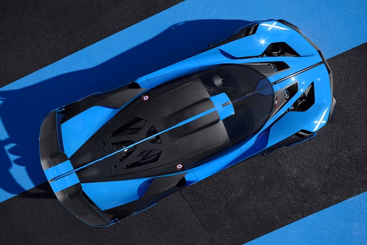 Đặc tính khí động học của xe được nâng cao hơn thông qua các khe gió được bố trí khắp mọi nơi, từ đầu xe đến mui xe. Khi di chuyển ở tốc độ thấp, khe gió ở mui xe sẽ ở vị trí mặc định. Chỉ khi di chuyển ở tốc độ cao, chi tiết này sẽ nhô cao lên, giúp giảm bớt lực cản không khí thêm 10% cũng như giảm 17% lực nâng do luồng không khí dưới gầm xe.