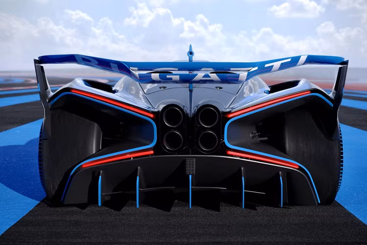 Theo các mô hình giả lập của Bugatti, Bolide có thời gian đạt vận tốc từ 0 lên 100 km/h trong khoảng 2,17 giây, 0 lên 200 km/h trong 4,36 giây, 0 lên 300 km/h trong 7,37 giây, 0 lên 400 km/h trong 12,08 giây và 0 lên 500 km/h trong khoảng 20,16 giây.