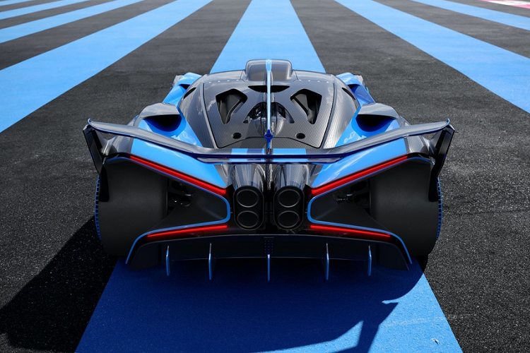 Với tiêu chí thiết kế một chiếc xe có khối lượng tối ưu cùng sức mạnh khủng khiếp từ khối động cơ W16, Bugatti Bolide siêu nhẹ này có công suất 1.600 mã lực, tương tự như mẫu xe Centodieci hay Super Sport 300+.