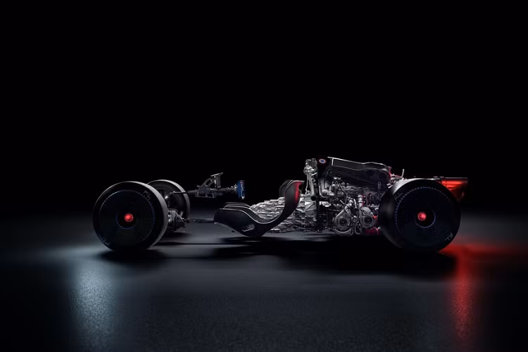 Khung xe được làm từ sợi carbon theo công nghệ hàng không vũ trụ, cũng như phần khung sườn phía sau làm từ hợp kim có độ bền rất lớn. Trục các-đăng phụ được làm từ titanium và sợi carbon với khả năng chịu nhiệt 260 độ C, nhưng lại có trọng lượng bằng phân nửa chi tiết tương tự trên Chiron.