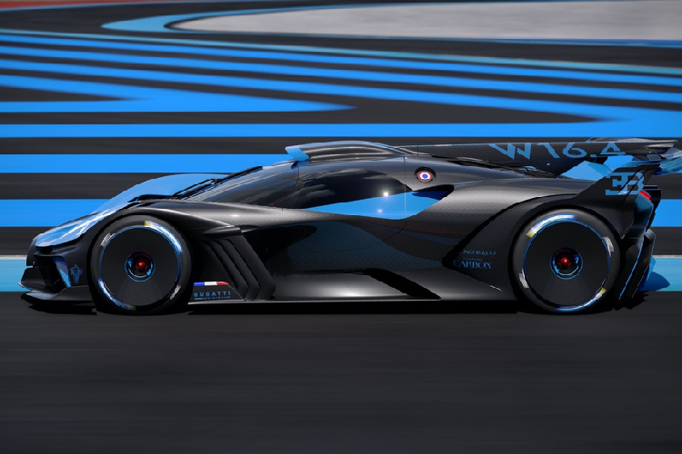 Theo như công bố, chiều cao của Bolide chỉ 995 mm, thấp hơn 300 mm so với phiên bản Chiron tiêu chuẩn. Chiều dài trục cơ sở của xe là 2,75 m, dài hơn khoảng 50 mm so với Chiron. Bugatti không công bố chiều dài tổng thể cũng như chỉ cho biết bề ngang của xe nhỏ hơn so với người anh em Chiron.