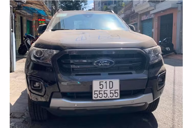 Thêm nữa với đầu 51D, biển số này sẽ có tổng cộng tới 6 con số 5, nhìn khá thuận mắt và cũng nổi bật khi chạy trên đường.