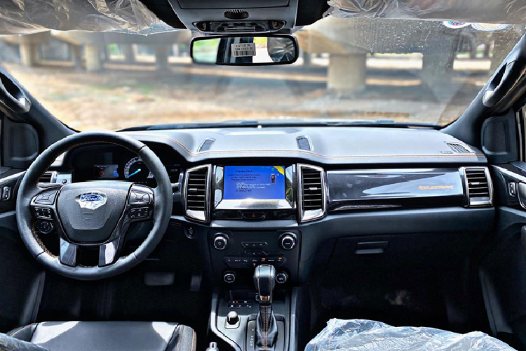 Làm một phép so sánh nhỏ, với mức giá xe Ford Ranger Wildtrak hơn 3 tỷ đồng, khách hàng tại Việt Nam có nhiều lựa chọn trong phân khúc xe hạng sang như Mercedes GLC 300 4MATIC hay BMW X4. Nhưng đó chỉ là một cách để các bác dễ hình dung giá trị của tấm biển ngũ quý 5 mang lại.