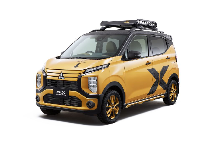 Ngoài ra, tổng thể thân hình của Mitsubishi eK Cross Wild Beast Concept chắc chắn sẽ khỏe khoắn hơn khi xuất hiện cùng giá đỡ nóc tiêu chuẩn. Cuối cùng, mẫu xe nổi bật với nước sơn tương phản vàng – đen và điểm nhấn tạo bởi chữ X sơn xám trên cánh cửa.