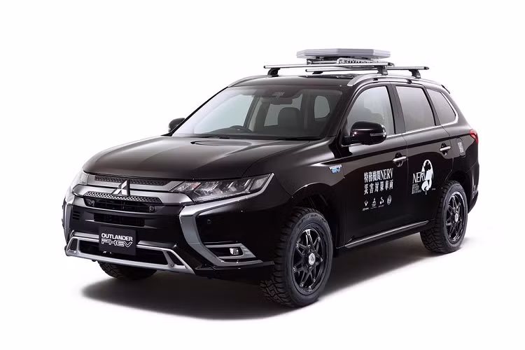 Điểm nổi bật nhất trong số các trang bị chính là Hệ thống treo khí nén Japan, cho khả năng nâng – hạ gầm xe chỉ với thao tác trên điều khiển từ xa hoặc điện thoại thông minh.