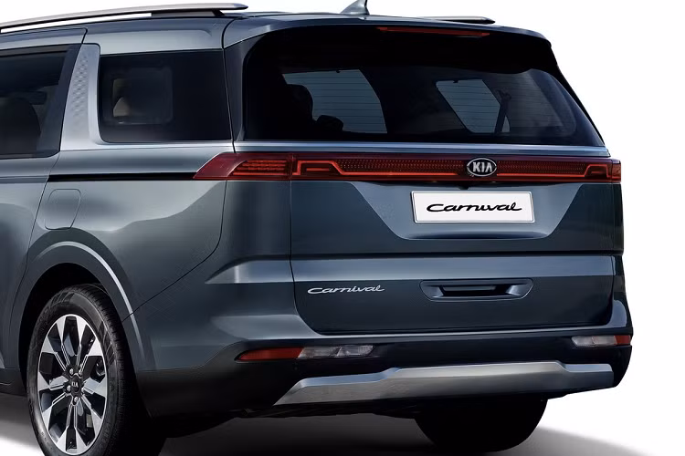 Kia Carnival 2021 có 3 tùy chọn động cơ tại thị trường Hàn Quốc, bao gồm động cơ diesel Smartsteam 2.2L (199 mã lực, 440 Nm), động cơ xăng MPi 3.5L (268 mã lực, 332 Nm) và động cơ xăng V6 GDi 3.5L (290 mã lực, 355 Nm). Xe sẽ được phân phối đến các thị trường nước ngoài từ cuối năm nay.