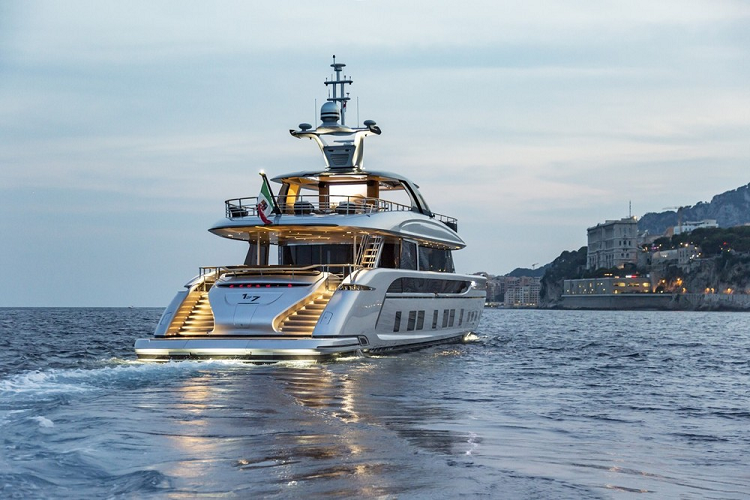 Cụ thể, siêu du thuyền GTT 115 mang trên mình dấu ấn thiết kế của Studio F.A. Porsche. Nó đã được thiết kế trong sự hợp tác với công ty đóng tàu Dynamiq Yachts và thậm chí chiến thắng giải thưởng Boat Design &amp; Innovation Awards. Hầu hết mọi người đều không biết rằng chế tạo các du thuyền thế này là rất khó khăn bởi khẩu vị thiên biến vạn hóa của khách hàng. Thử thách chế tạo một con tàu giá trị mà sẽ phù hợp đúng mong muốn và nhu cầu của một khách hàng ngay khi họ chưa nói ra, là một điều rất khó thực hiện.