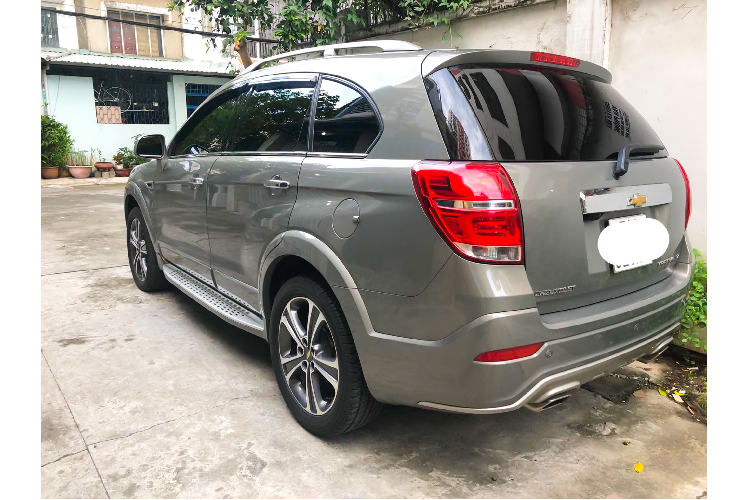 Điểm nổi bật của Chevrolet Captiva Revv này chính là khả năng vẫn ah2nh đầm chắc, trang bị tốt. Xe sử dụng hệ thống giải trí MyLink với màn hình cảm ứng 7 inch, 6 loa giải trí, tích hợp các chức năng kết nối USB/AUX/Bluetooth cùng khả năng hỗ trợ Apple CarPlay và Android Auto tiện dụng.