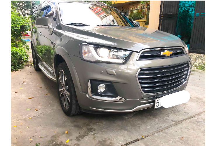 Tại thời điểm còn được phân phối, giá xe Chevrolet Captiva Revv bán ra chính hãng là 879 triệu đồng. Nhìn chung, Captiva Revv đã qua sử dụng có giá bán khoảng 650 triệu đồng là một gợi ý dành cho những khách hàng đang quan tâm xe CUV 5+2 chỗ ngồi, đề cao trang bị và thiết kế. Dẫu vậy, dòng xe này cũng khá kén khách lựa chọn.
