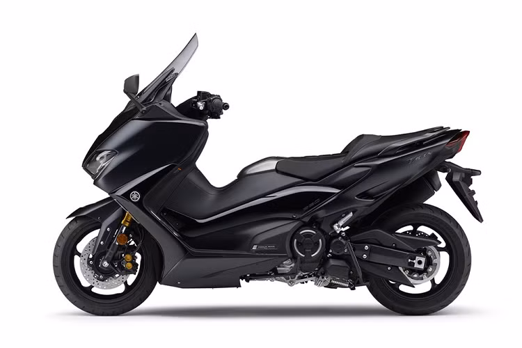 Các tính năng đáng chú ý trên Yamaha TMax 560 2020 có thể kể đến bảng đồng hồ analog dạng ống kép, xen giữa hai đồng hồ này là màn hình kỹ thuật số LCD; yên xe hai mảnh với bố trí phân tầng; cốp dưới yên xe dung tích lớn tích hợp đèn trợ sáng; kính chắn gió có thể hiệu chỉnh; phanh đĩa đôi ở bánh trước; hệ thống kiểm soát lực kéo; phuộc hành trình ngược ở trước; và hệ thống chống bó cứng phanh ABS.