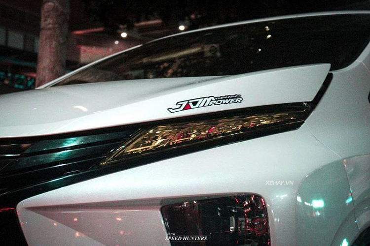 Riêng bộ mâm và vài thứ đơn giản kia cũng đã ngốn của chủ xe không ít tiền.