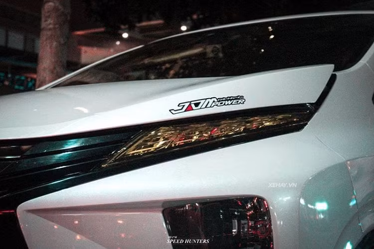 Riêng bộ mâm và vài thứ đơn giản kia cũng đã ngốn của chủ xe không ít tiền.