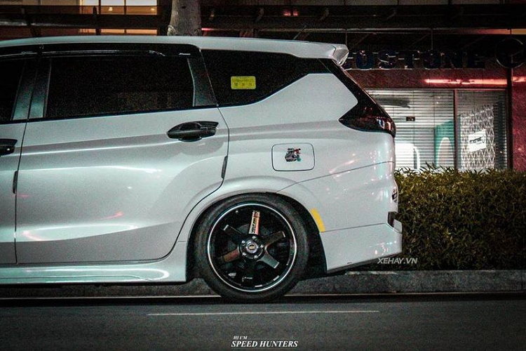 Và với phong cách độ xe hầm hố, chiếc xe luôn tạo sự chú ý của công chúng mỗi khi xuất hiện