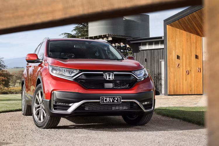 Honda cũng đã bổ sung 2 tùy chọn màu xe mới cho CR-V 2021 bao gồm: Ignite Red và Cosmic Blue. Các màu ngoại thất cũ vẫn giữ nguyên gồm: Platinum White ánh ngọc trai, Lunar Silver, Brilliant Sport Blue, Modern Steel và Crystal Black ánh ngọc trai.