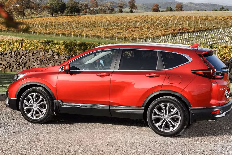 Giá xe Honda CR-V 2021 bao gồm VTi L AWD bán ra 28,906 USD (670 triệu), phiên bản VTi L7 có giá 31.047 USD (719 triệu) và bản cao cấp nhất CR-V VTi LX AWD có giá bán 33,903 USD (~785 triệu). Honda CR-V 2019 tại Việt Nam có giá 983 triệu đồng - 1,093 tỷ đồng. Giá CR-V 2020 tại Việt Nam được dự đoán tăng nhẹ.