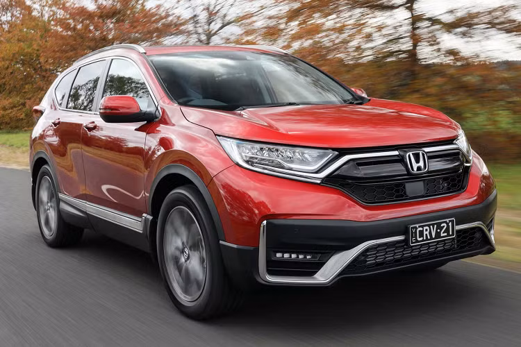 Nâng cấp quan trọng trên Honda CR-V 2021 mới tại thị trường Úc là toàn bộ các phiên bản trang bị động cơ 1.5L VTEC đều sẽ sở hữu công nghệ an toàn Honda SENSING với các tính năng hỗ trợ người lái tiên tiến nhất. Trong khi đó, CR-V 2020 lắp ráp tại Việt Nam cũng trang bị công nghệ an toàn Honda SENSING - lần đầu tiên ứng dụng tại Việt Nam.