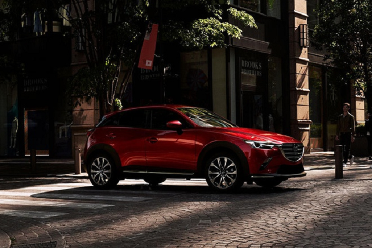 Mazda CX-30 có giá bán khởi điểm 22.945 USD, phiên bản Premium trang bị hệ dẫn động AWD có giá bán 29.600 USD. Đối với CX-3, phiên bản 2019 có giá bán từ 20.390-27.145 USD nhưng sẽ cắt giảm cấu hình xe đối với phiên bản 2020 để bảo đảm doanh số cho đàn anh CX-30.